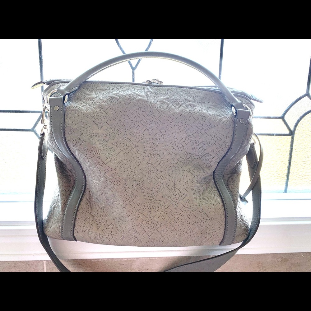 LOUIS VUITTON
Monogram Antheia IXIA PM Fumee